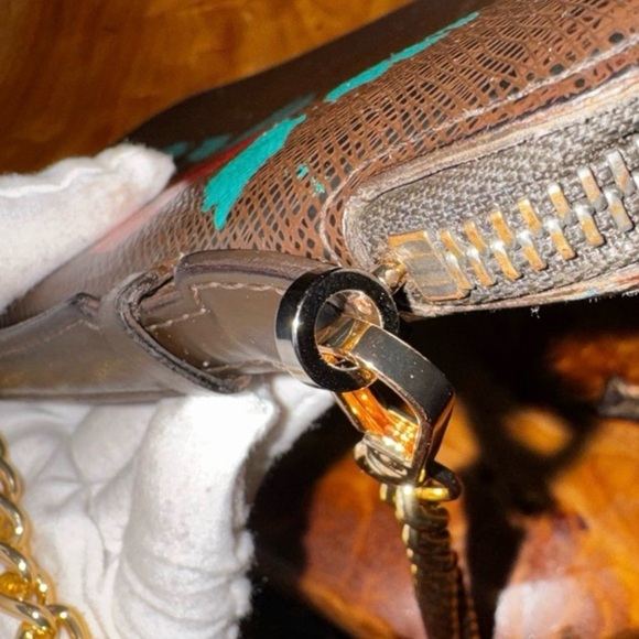 Louis Vuitton Atoll Organizer Wallet From the
2005 Collection
Taiga Leather - Picture 11 of 15